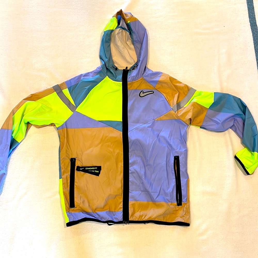 COPY - Nike Running Jacket. Medium NWT. Windrunner